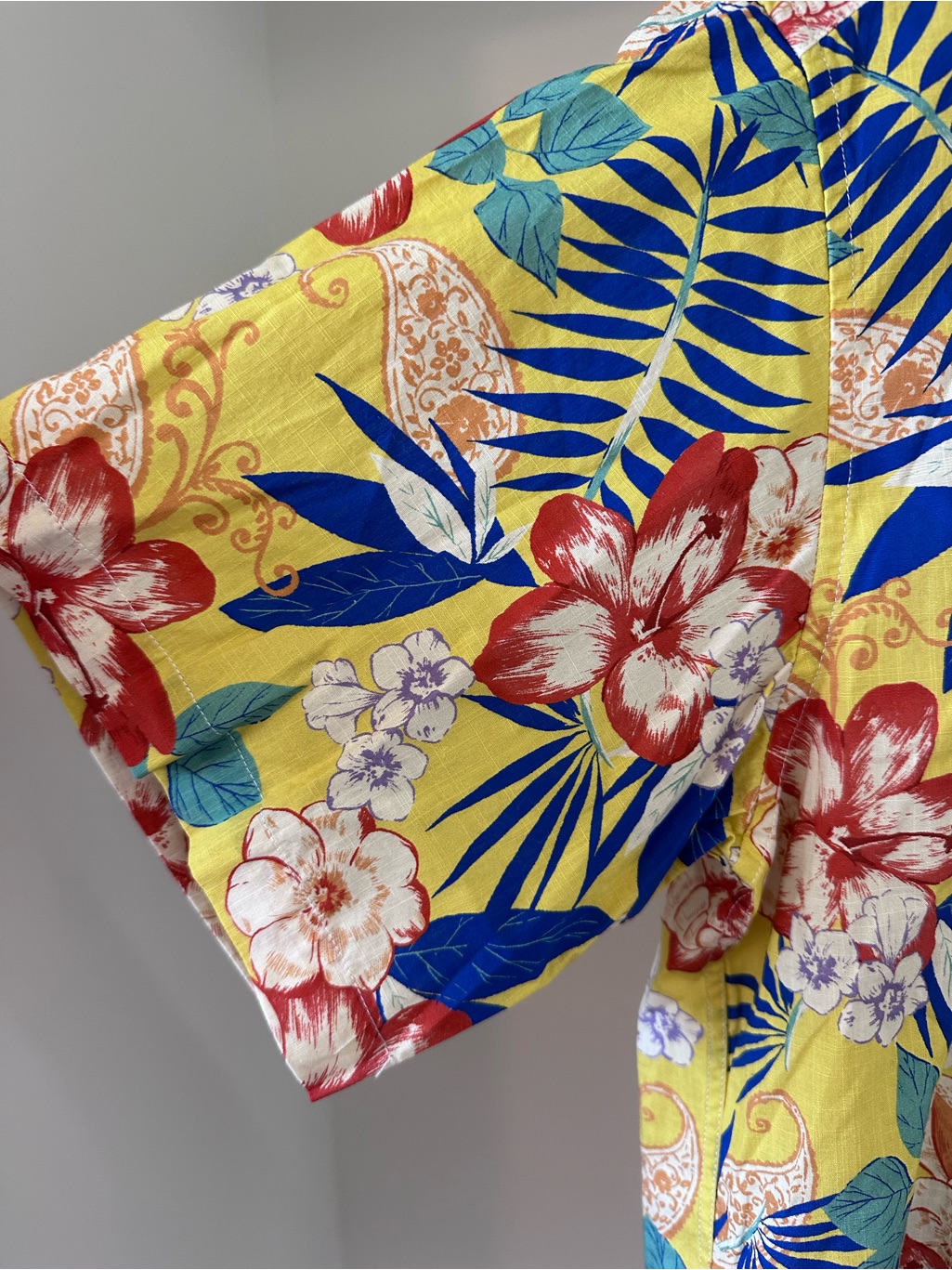 Nwt Yiume Men’s Yellow Tropical Print Hawaiian Button-Down Shirt Small — image 4 of 8